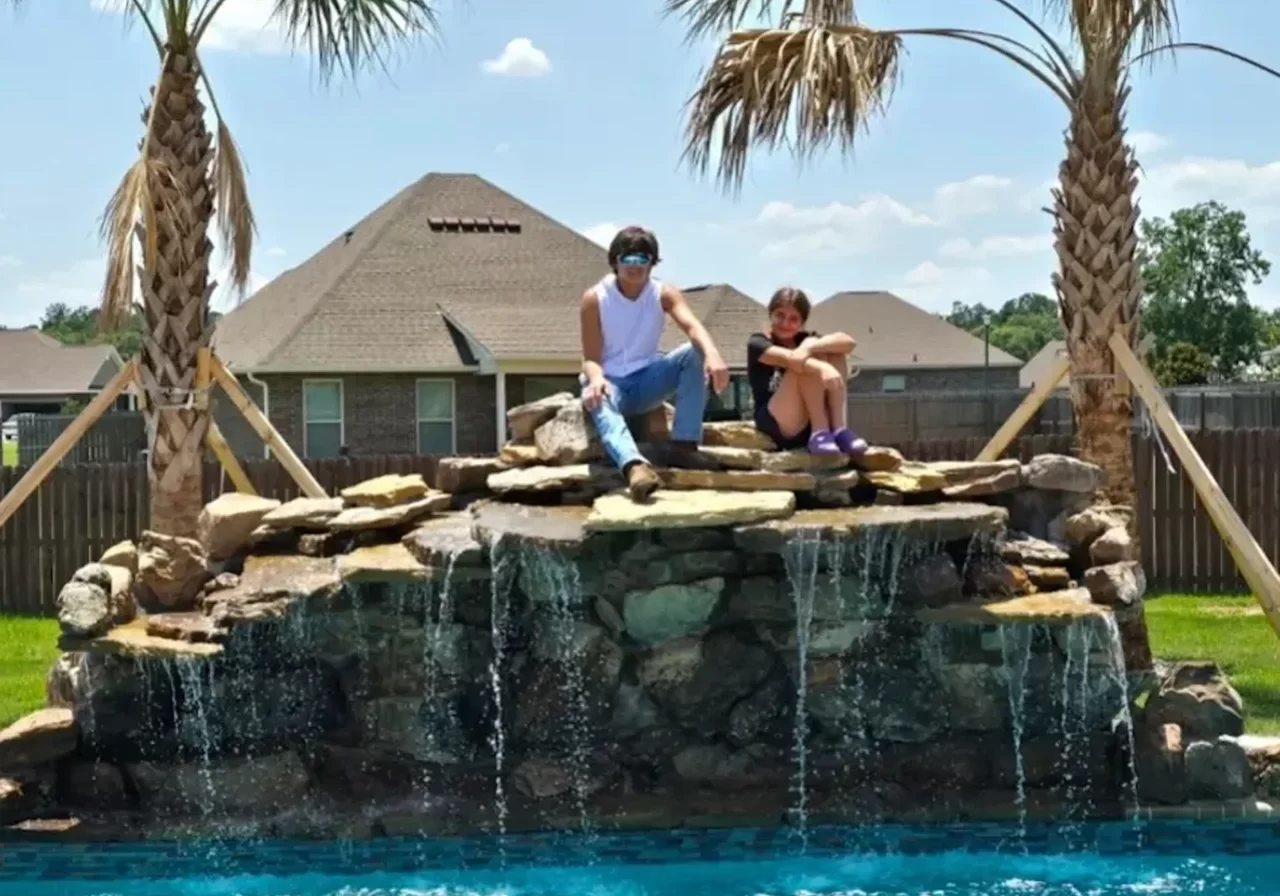 2 Kids On Rock